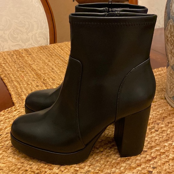 HOUSE OF HARLOW 1960
ANKLE PLATFORM
BOOTS BLACK NEW size 8/5. #2 - Picture 8 of 15
